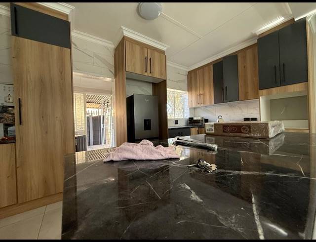 3 BEDROOM HOUSE FOR SALE IN VANDERBIJLPARK CW 6